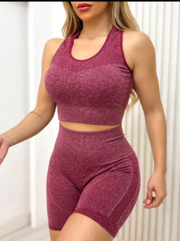 conjunto deportivo color fucsia