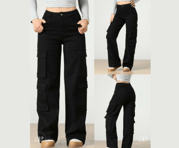 Cargo Negro Estilo Palazo puesto en una mujer